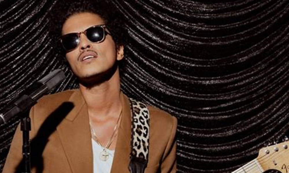 Bruno Mars planeja festejar seu aniversário no Brasil: 'Preparem-se'