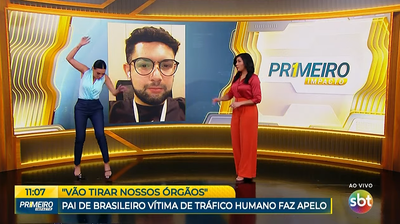 Márcia Dantas foi amparada por Dani Brandi ao quase cair durante o Primeiro Impacto, ao vivo no SBT (Créditos: Reprodução)