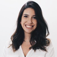 Beatriz Bulla é a nova apresentadora do É Notícia, exibido pela RedeTV (Créditos: Reprodução/Redes sociais)