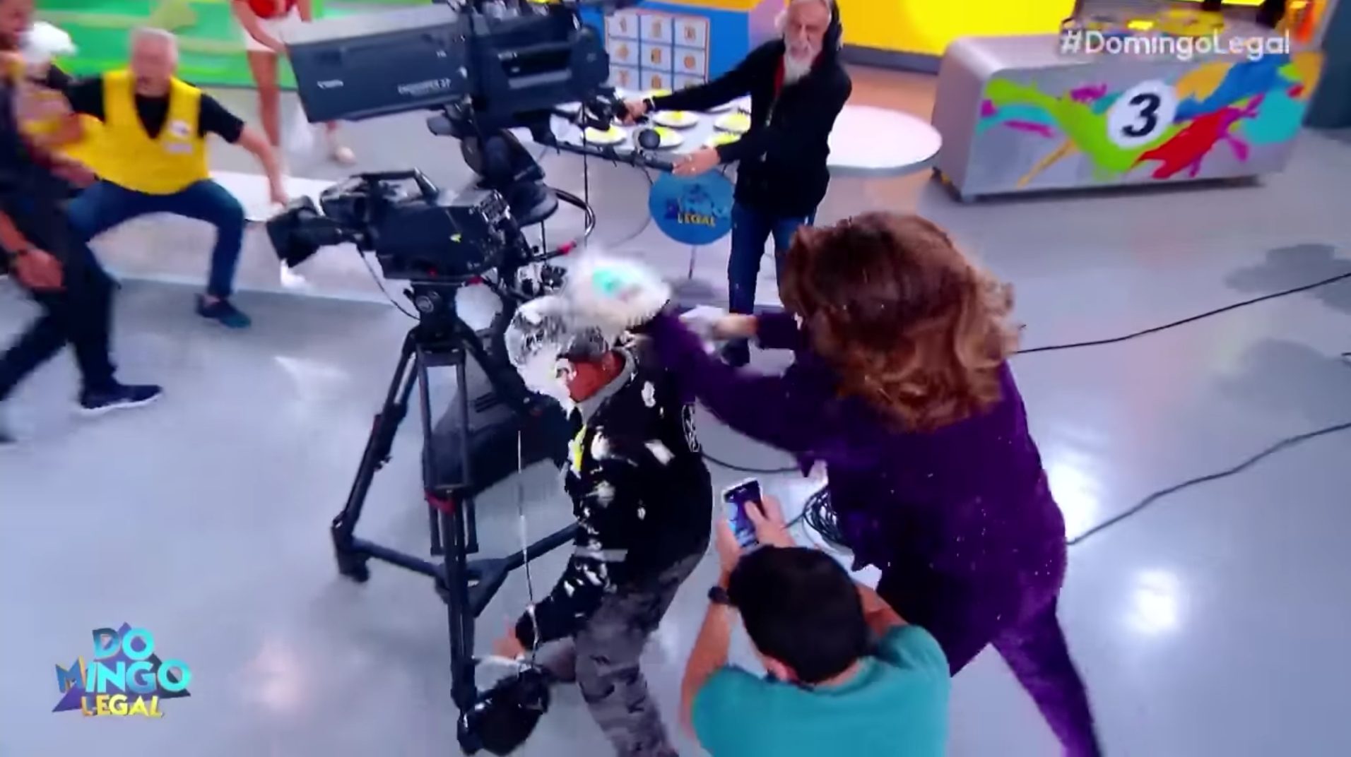 Momento em que Narcisa passou dos limites no Domingo Legal, ao vivo (Créditos: Reprodução/SBT)