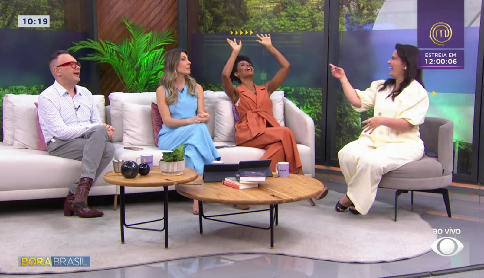 Felipeh Campos, Patrícia Rocha, Cynthia Martins e Kaká Meyer durante as fofocas no programa Bora Brasil, ao vivo (Créditos: Reprodução/Band)