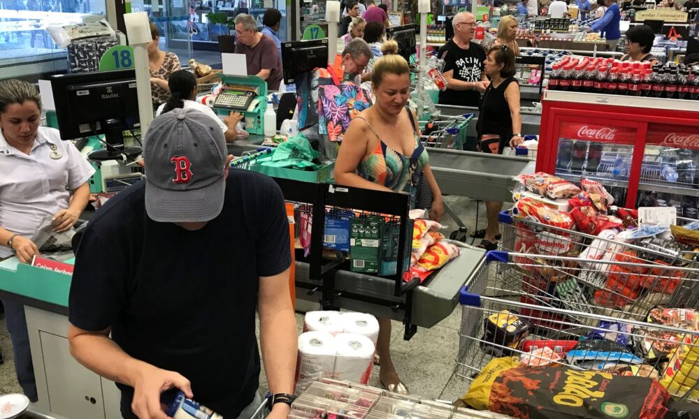 Brasileiro está comprando mais no supermercado, mostram dados da Abras