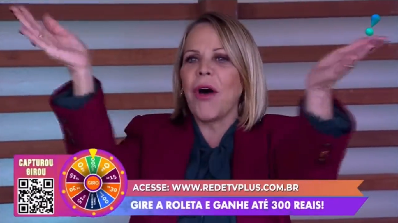 A apresentadora Claudete Troiano durante o programa Vou Te Contar, exibido ao vivo nas manhãs pela RedeTV (Créditos: Reprodução)