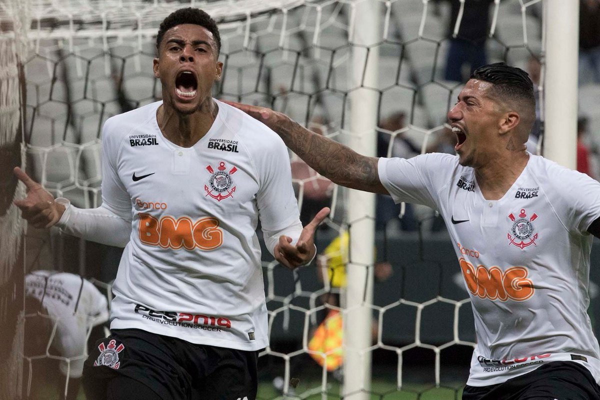 Com Corinthians, RedeTV! explode na audiência e vence a Record TV. (Foto: Daniel Augusto Jr)