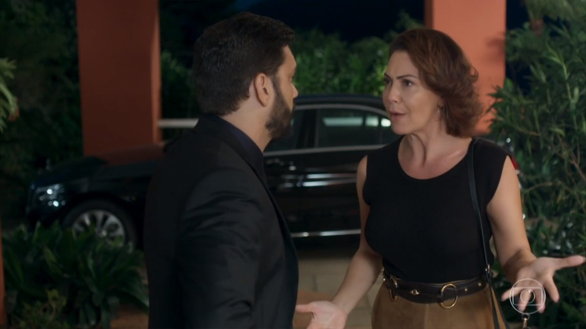 Nana trai Diogo com Mário no capítulo da novela Bom Sucesso, trama das sete da TV Globo. (Foto: Reprodução)