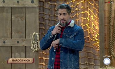 O apresentador Marcos Mion se prepara para apresentar o reality show A Fazenda 2020, na Record (Foto: Record TV/Reprodução)