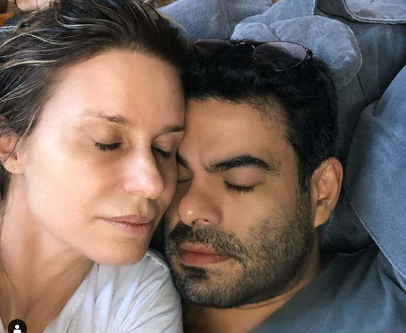 Edu Reys tem 38 anos e Paula Burlamaqui tem 52 anos. (Foto: Reprodução)