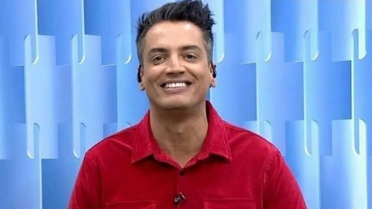 O jornalista Leo Dias ficou contratado do SBT por três anos e agora retorna para a RedeTV. (Foto: Reprodução)