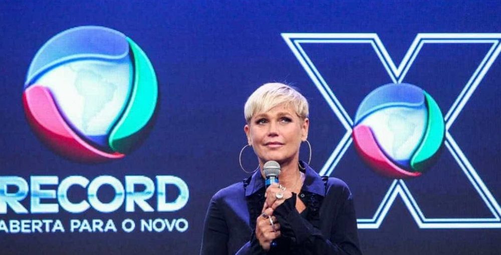 A apresentadora Xuxa Meneghel já declarou que está de saída da Record e seu retorno para a Globo pode ser certo (Créditos: Reprodução)