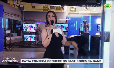 A apresentadora Catia Fonseca comanda o programa Melhor da Tarde, exibido nas tardes da Band. (Foto: Reprodução)