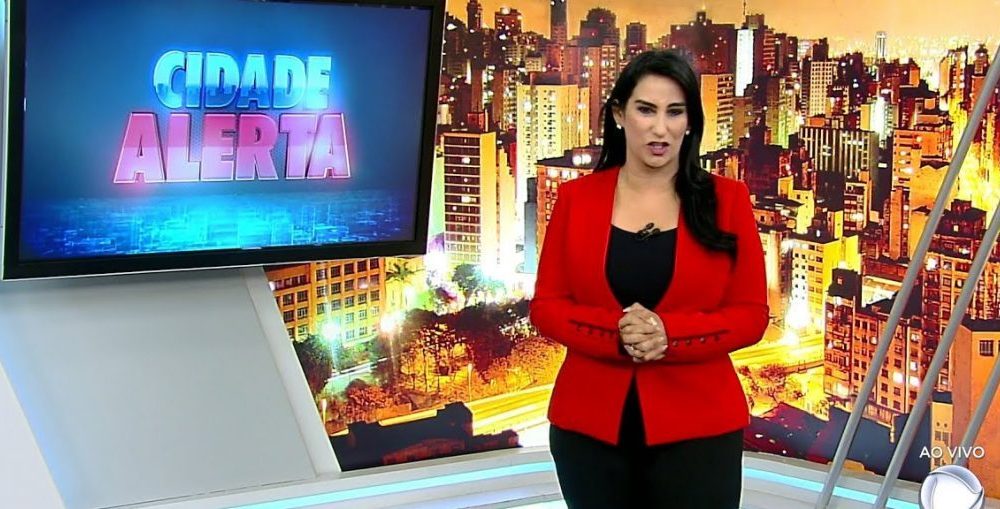 Fabíola Gadelha saiu de São Paulo e foi para Manaus apresentar o Balanço Geral local (Foto: Divulgação)