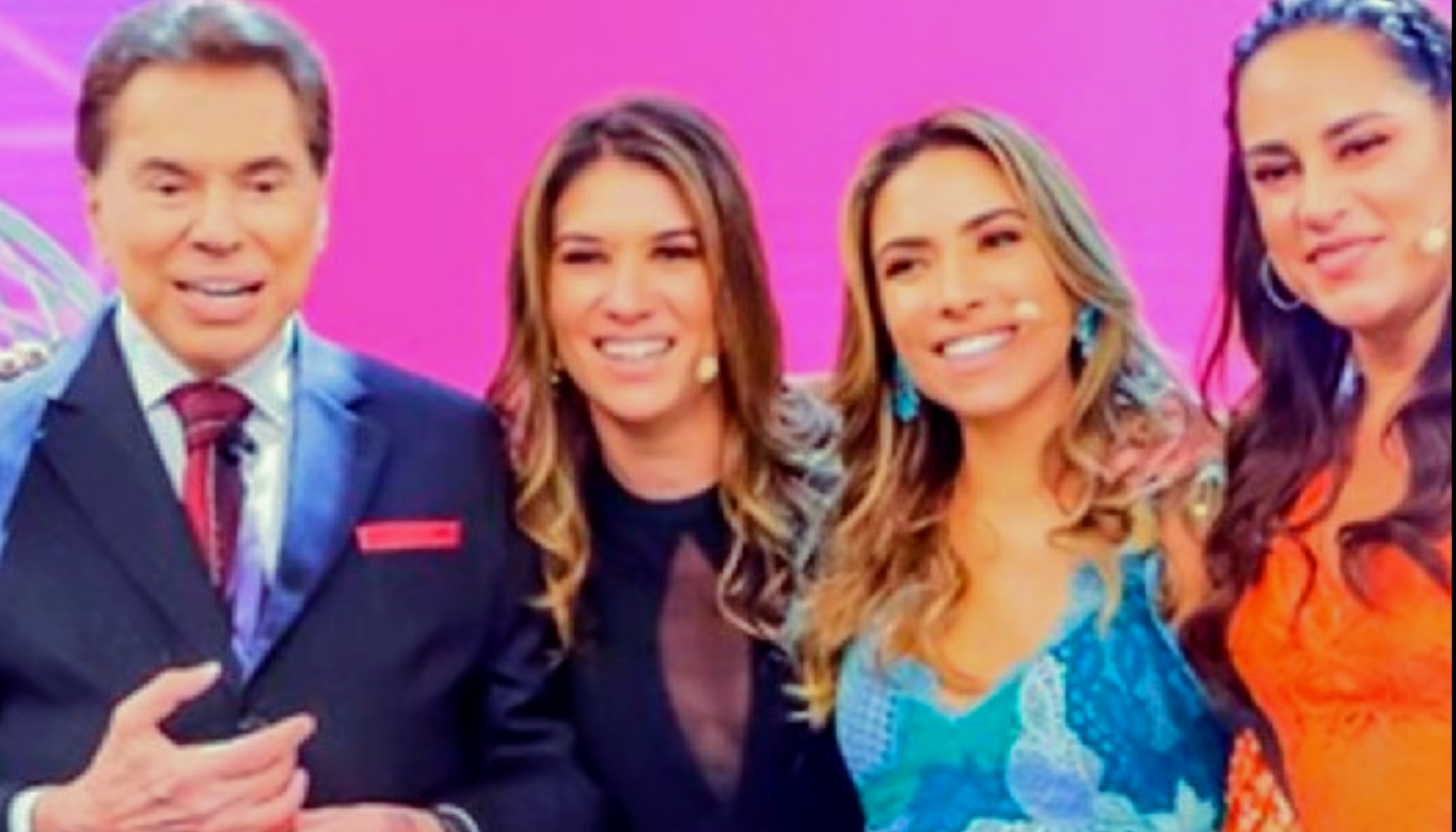 Silvio Santos e as filhas: Rebeca Abravanel, Patricia Abravanel e Silvia Abravanel durante o Teleton no SBT. (Foto: Reprodução)