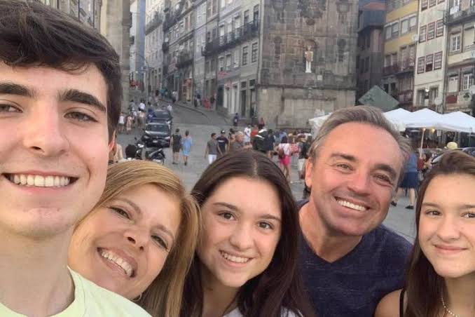 Gugu Liberato com esposa Rose e os filhos João, Marina e Sofia (Foto:Reprodução)