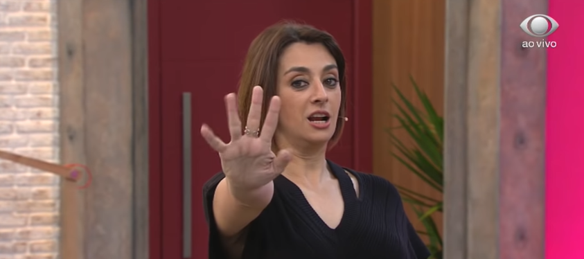 A apresentadora Catia Fonseca relembrou quando foi chamada pela Record para substituir Ana Maria Braga (Créditos: Reprodução)