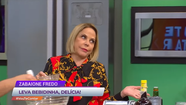 Claudete Troiano é apresentadora do programa Vou Te Contar, exibido diariamente nas manhãs da RedeTV (Créditos: Reprodução)