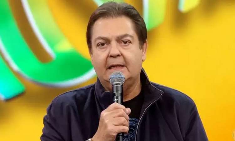 Fausto Silva apresentando o programa Domingão do Faustão ( Créditos: Reprodução)