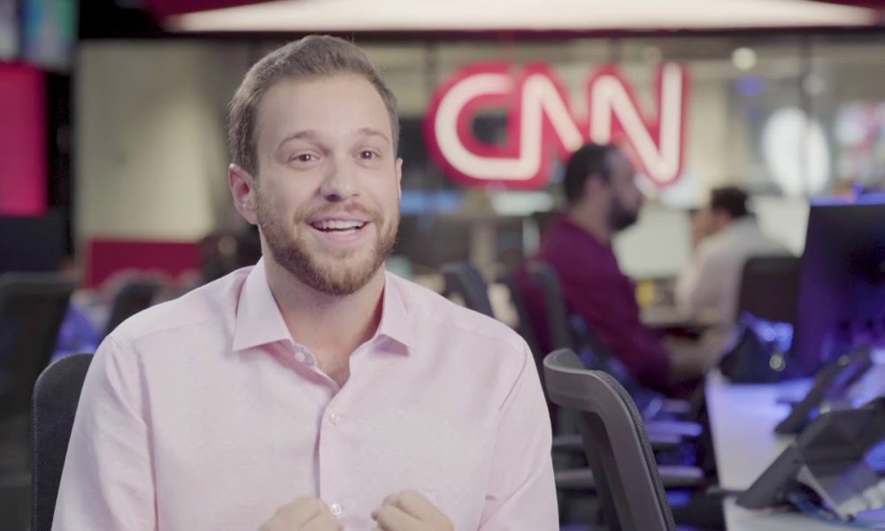 Cassius Zeilmann é contratado da CNN Brasil e abriu o jogo sobre vida pessoal (Créditos: Reprodução)