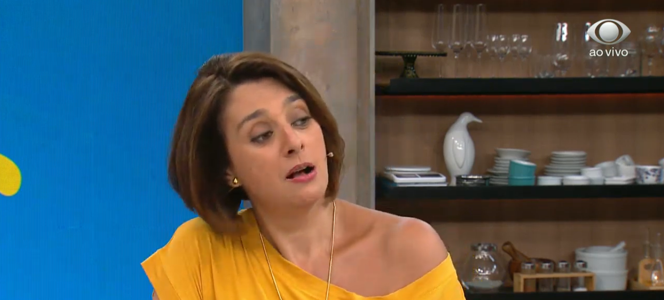 Catia Fonseca passou por apuros durante o programa Melhor da Tarde, ao vivo na Band (Créditos: Reprodução)