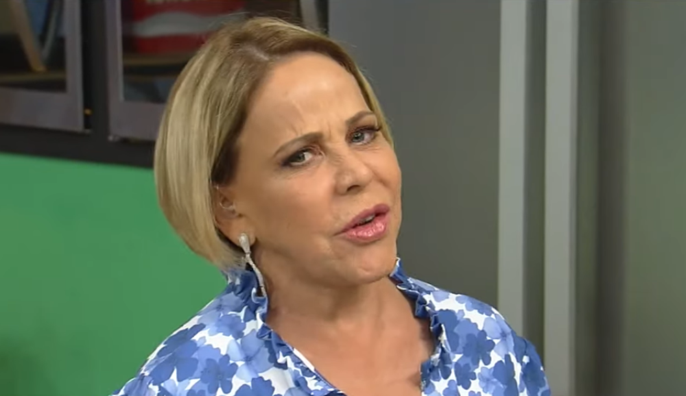 Claudete Troiano apresenta diariamente o programa Vou Te Contar, ao vivo na RedeTV (Créditos: Reprodução)