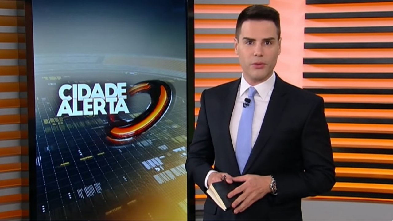 Luiz Bacci comanda o Cidade Alerta, na Record TV (Foto: Reprodução)