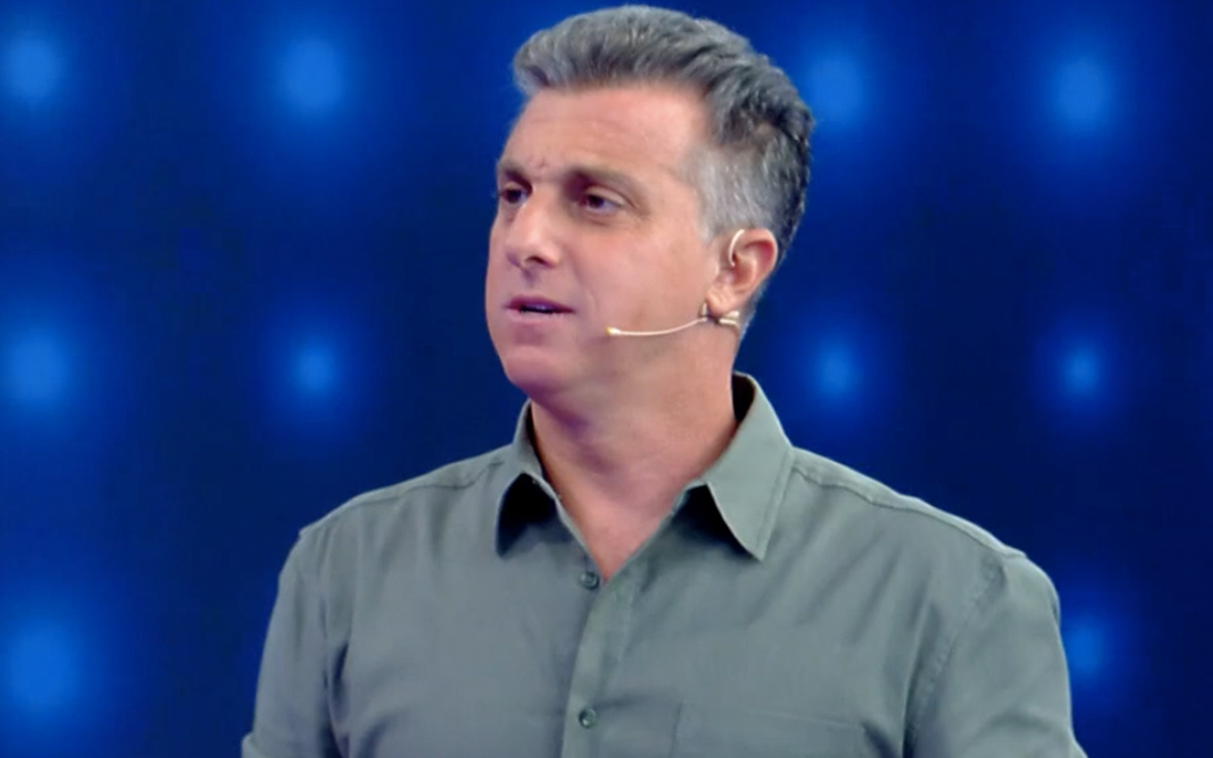 Luciano Huck comanda o Caldeirão do Huck na TV Globo (Foto: Reprodução)