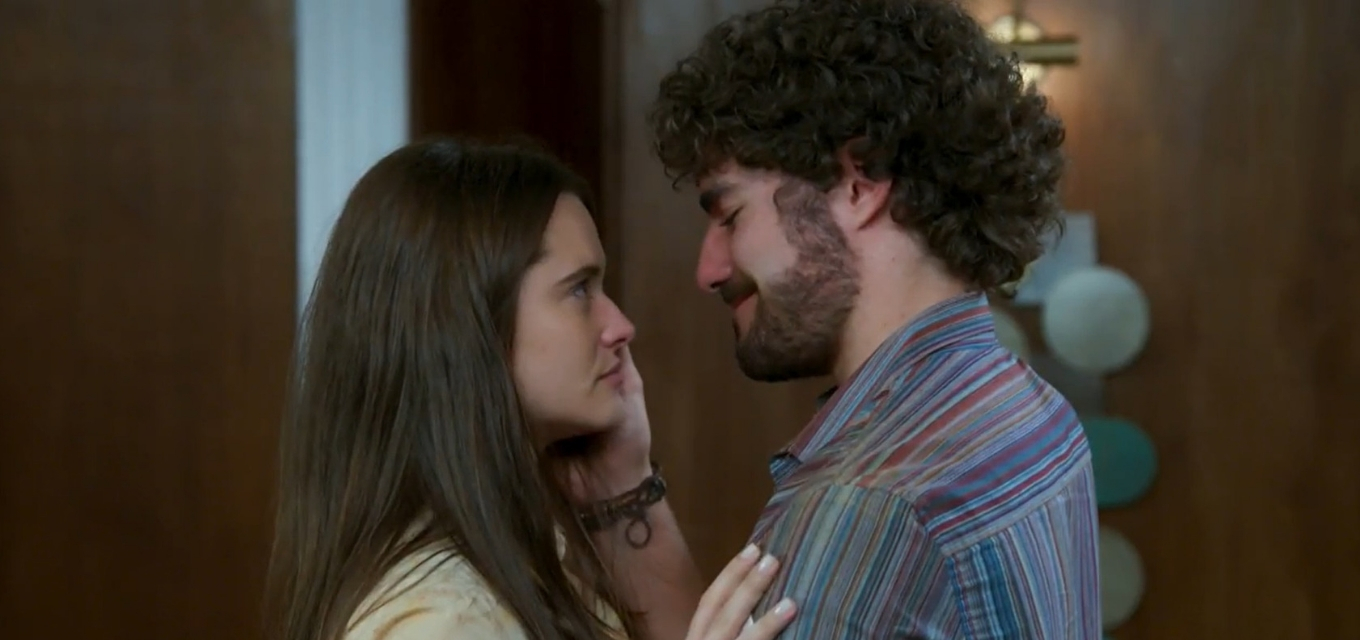 Luna (Juliana Paiva) em cena na novela Salve-se Quem Puder, da Globo (Créditos: Reprodução)