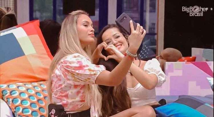 Sarah e Juliette se mostravam amigas no BBB 21 (Foto: Reprodução)