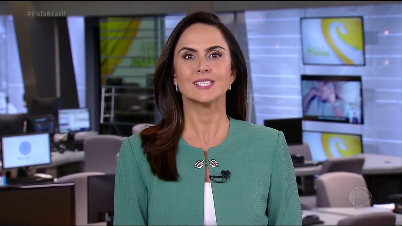 Carla Cecato é titular do telejornal Fala Brasil, exibido pela Record, é ficará afastada da emissora paulista (Créditos: Reprodução)