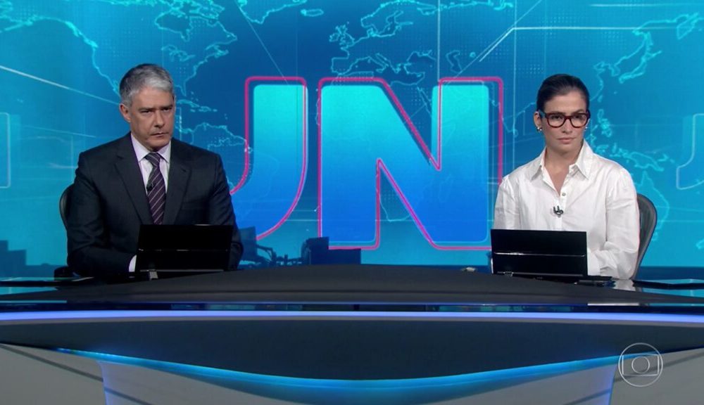 William Bonner e Renata Vasconcellos apresentam o Jornal Nacional. (Foto: Reprodução/Instagram)