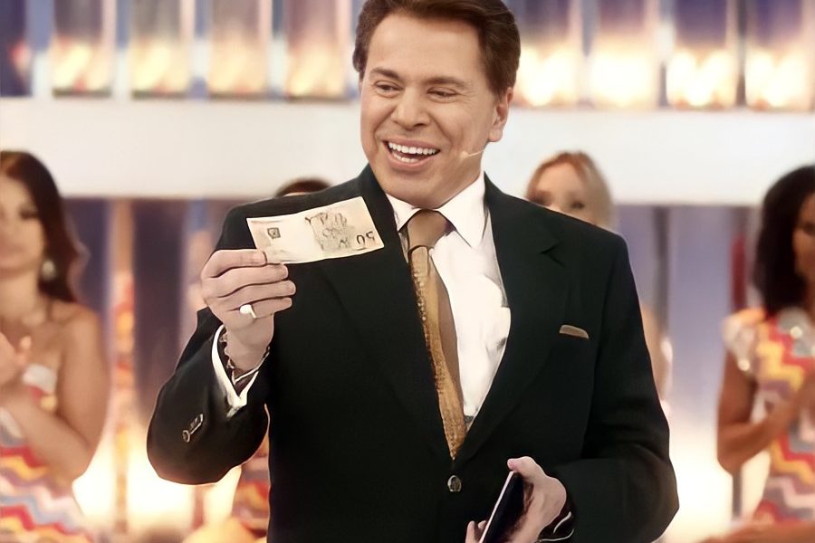 Silvio Santos distribui dinheiro no SBT (Foto: Reprodução)