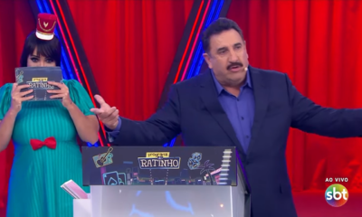 O apresentador Ratinho voltou a perder a cabeça durante o seu programa ao vivo no SBT (Créditos: Reprodução)