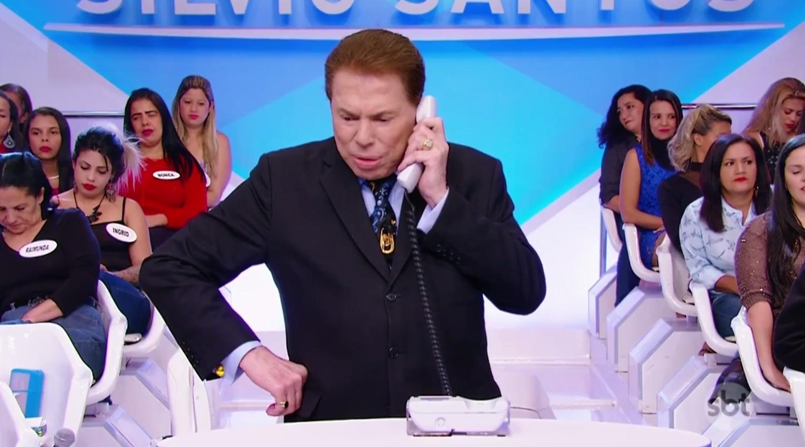 Silvio Santos se irrita com audiência do Vem pra Cá e liga no SBT (Foto: Reprodução)