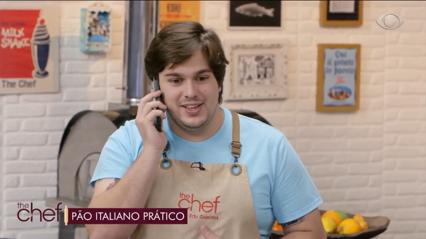 Lucas Salles atendeu o celular de Edu Guedes durante o The Chef na Band (Créditos: Reprodução)