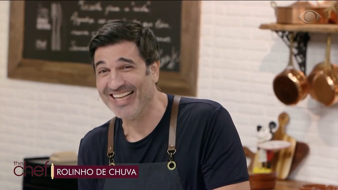 O apresentador Edu Guedes teve crise de riso durante o The Chef, na Band, ao falar de Datena e Joel (Créditos: Reprodução)