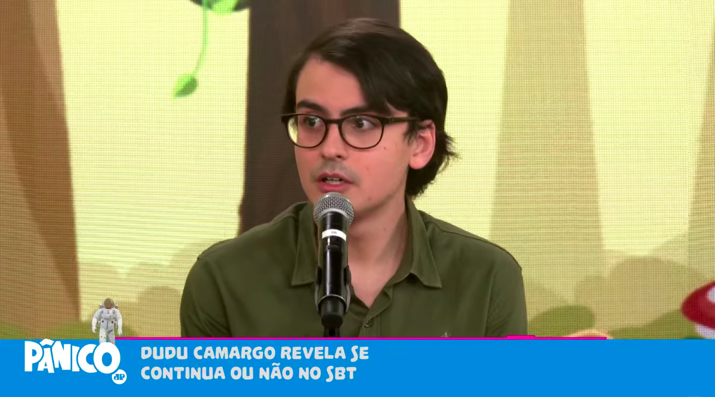 Dudu Camargo concede entrevista ao vivo no Pânico na Jovem Pan (Foto: Reprodução)