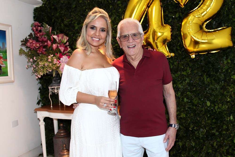 Carlos Alberto e a esposa, Renata Domingues (Foto: Reprodução)