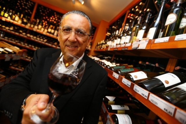 Galvão Bueno em uma cena comum no seu dia a dia