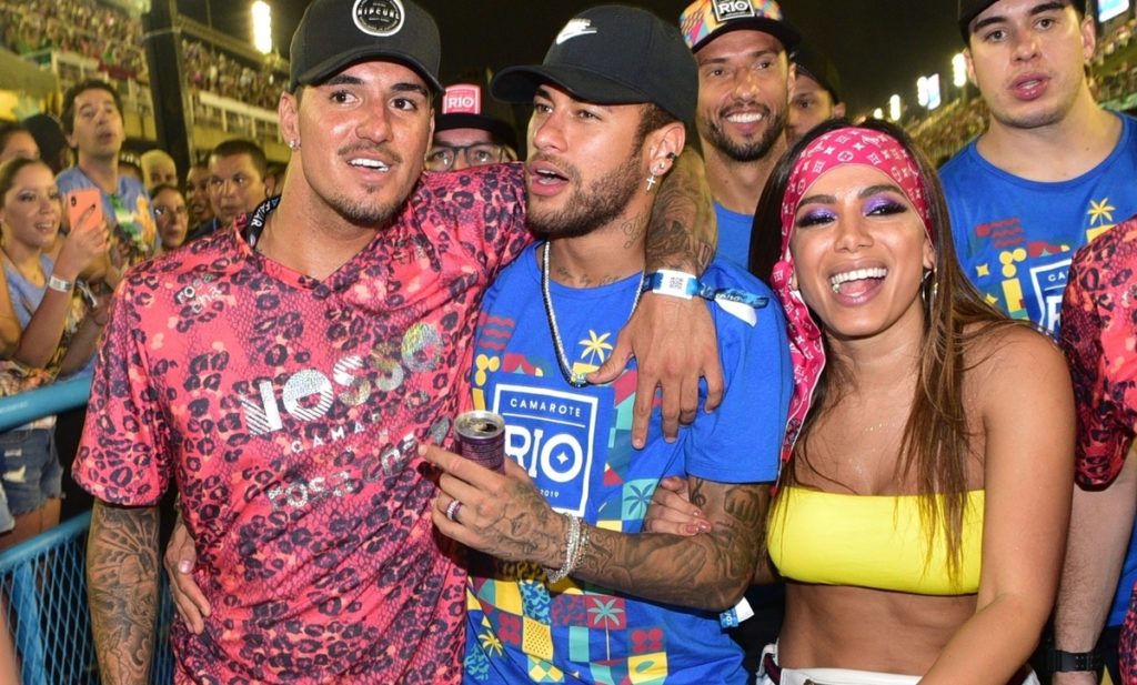 Gabriel Medina ao lado de Neymar e Anitta no carnaval em 2019,(FOTO: Reprodução/ Leo Franco / AgNews)
