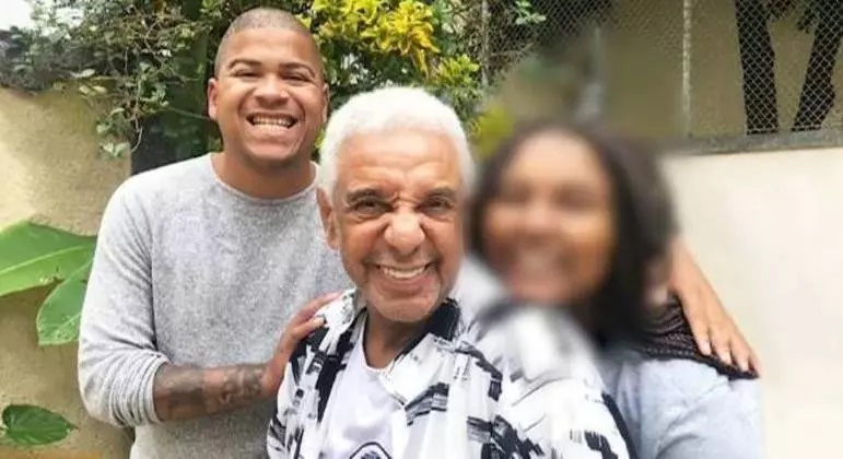 Agnaldo Timóteo, o sobrinho e a filha adotiva, de 14 anos (Foto: Reprodução)