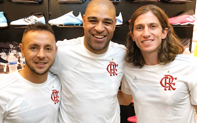 Ao lado de ídolos do Flamengo, Adriano Imperador é um dos garotos propagandas da Adidas.