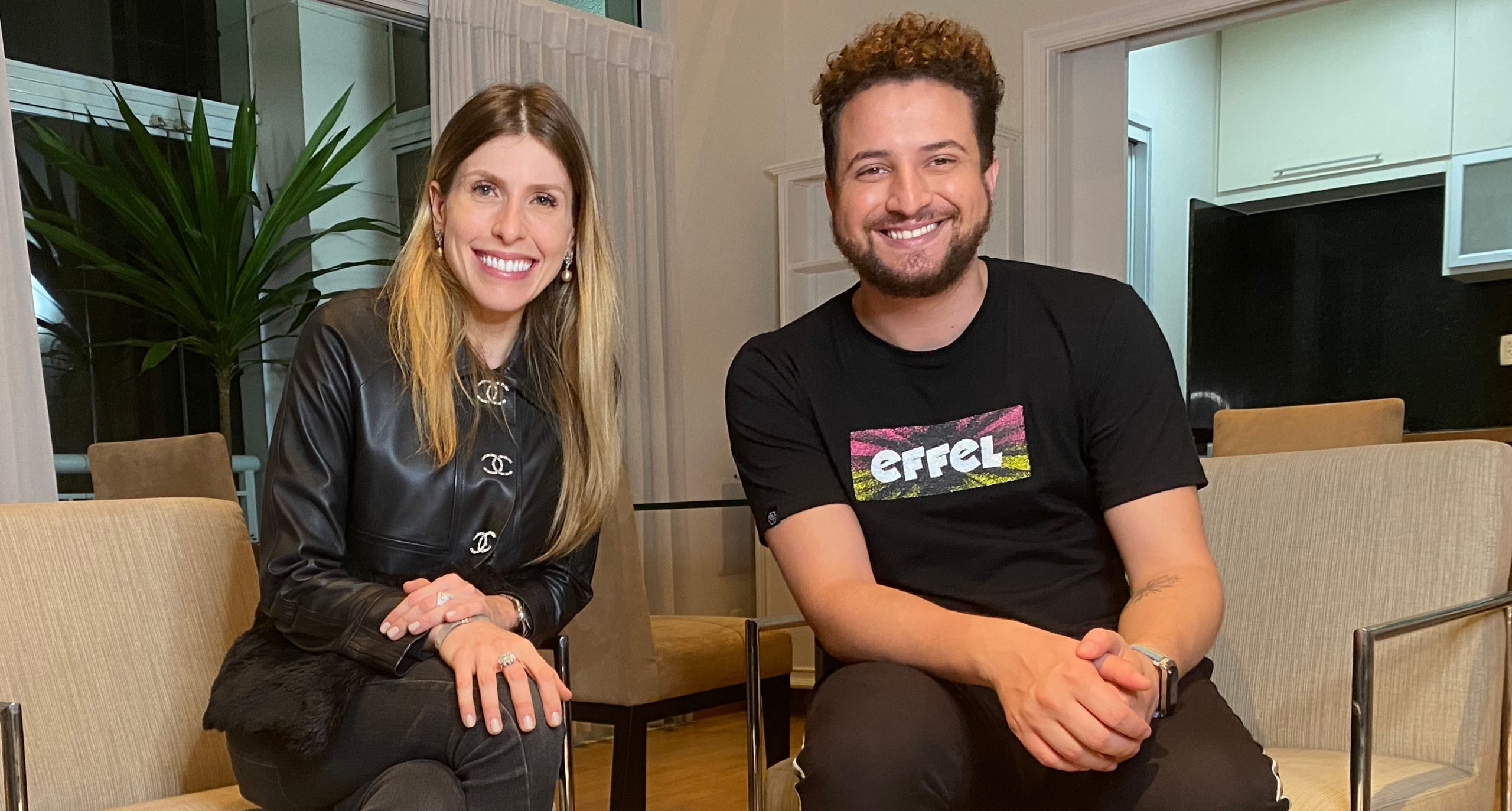 Juliana D'Agostini participa do programa OCANAL TV e Famosos, com Felipe Reis (Foto: Divulgação)