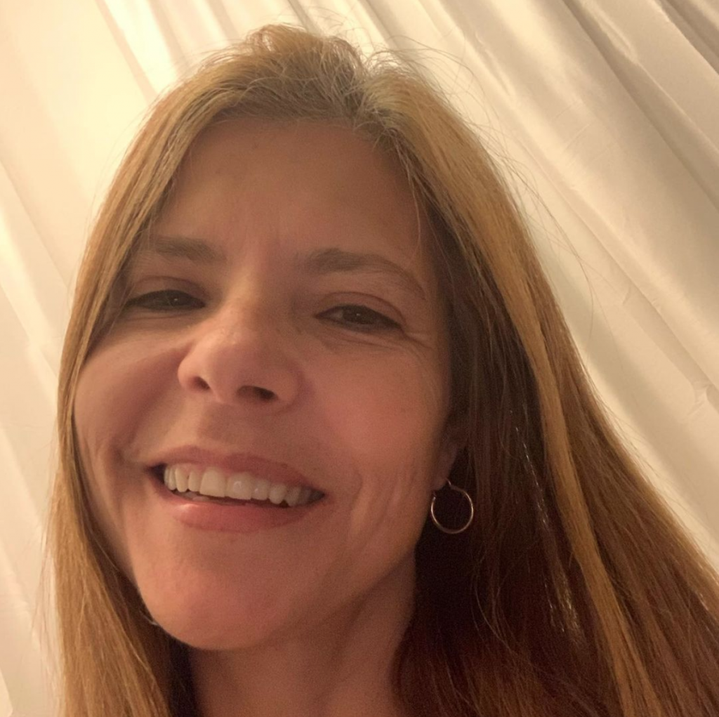 Em suma, a viúva de Gugu Liberato está com visual novo e animou os fãs que todavia mostraram preocupação com seu visual antigo