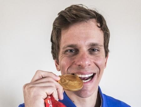 Embora tenha uma quadro cheio, a Globo contratou nomes importantes como César Cielo. Sérgio Zalis/Globo