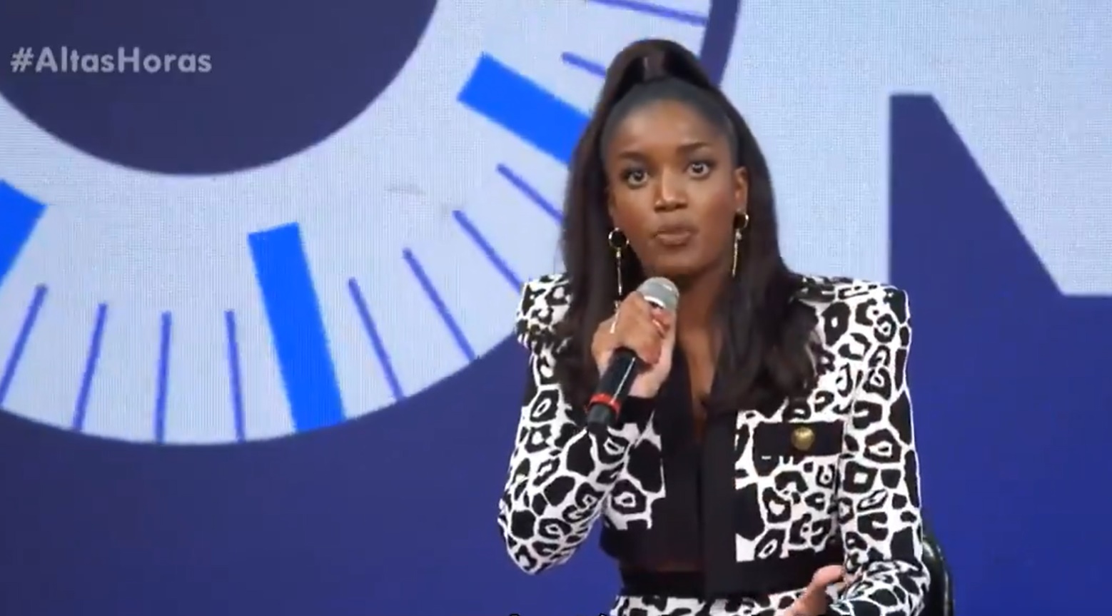 Iza participou do 'Altas Horas' na Globo (Foto: Reprodução)