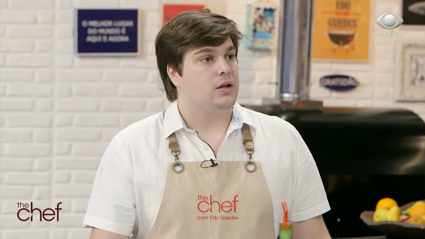 Lucas Salles é assistente do programa The Chef com Edu Guedes (Créditos: Reprodução)