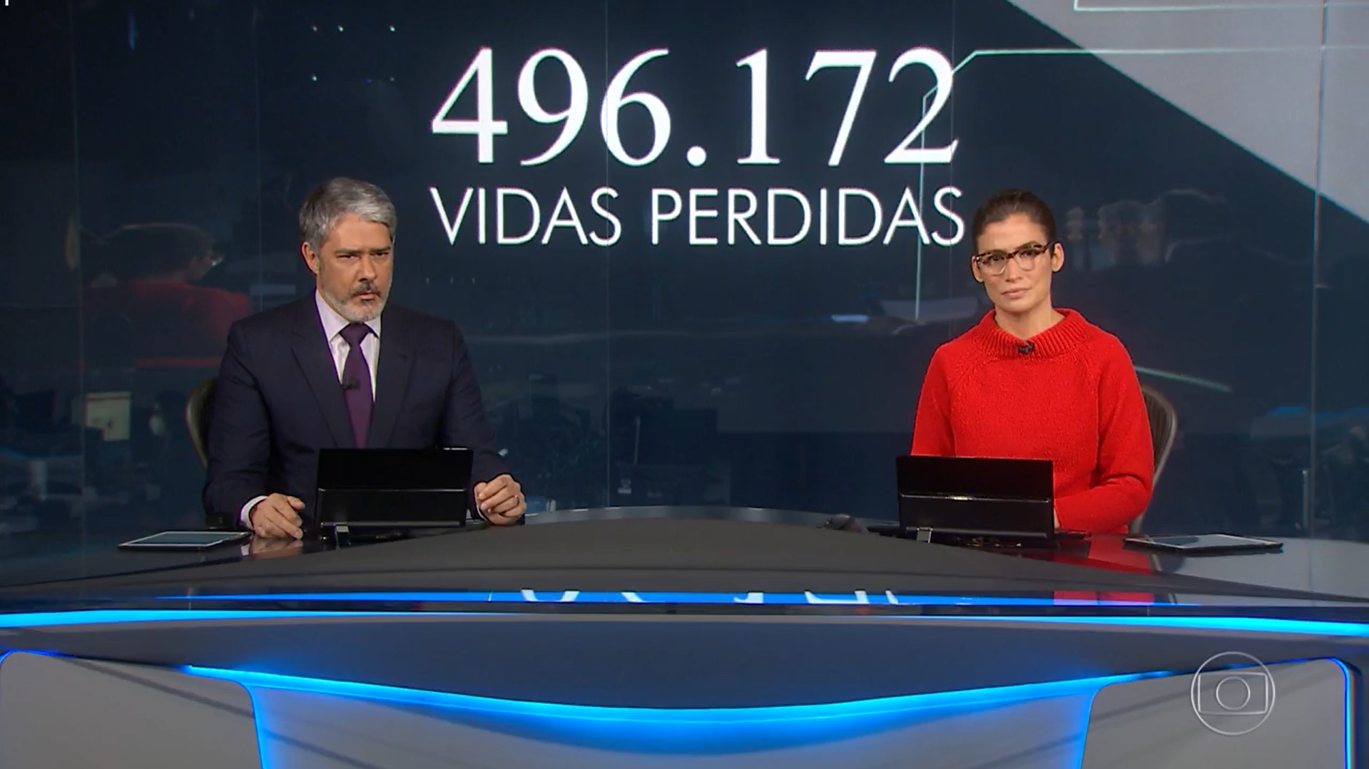 William Bonner e Renata Vasconcellos homenagearam colegas ao fim do 'Jornal Nacional' (Foto: Reprodução)