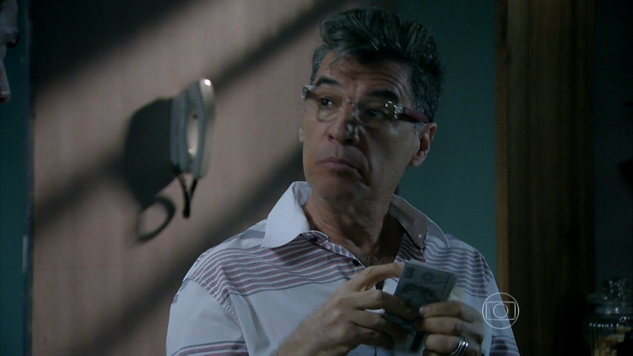 Téo (Paulo Betti) em cena na novela Império, da Globo (Créditos: Reprodução)