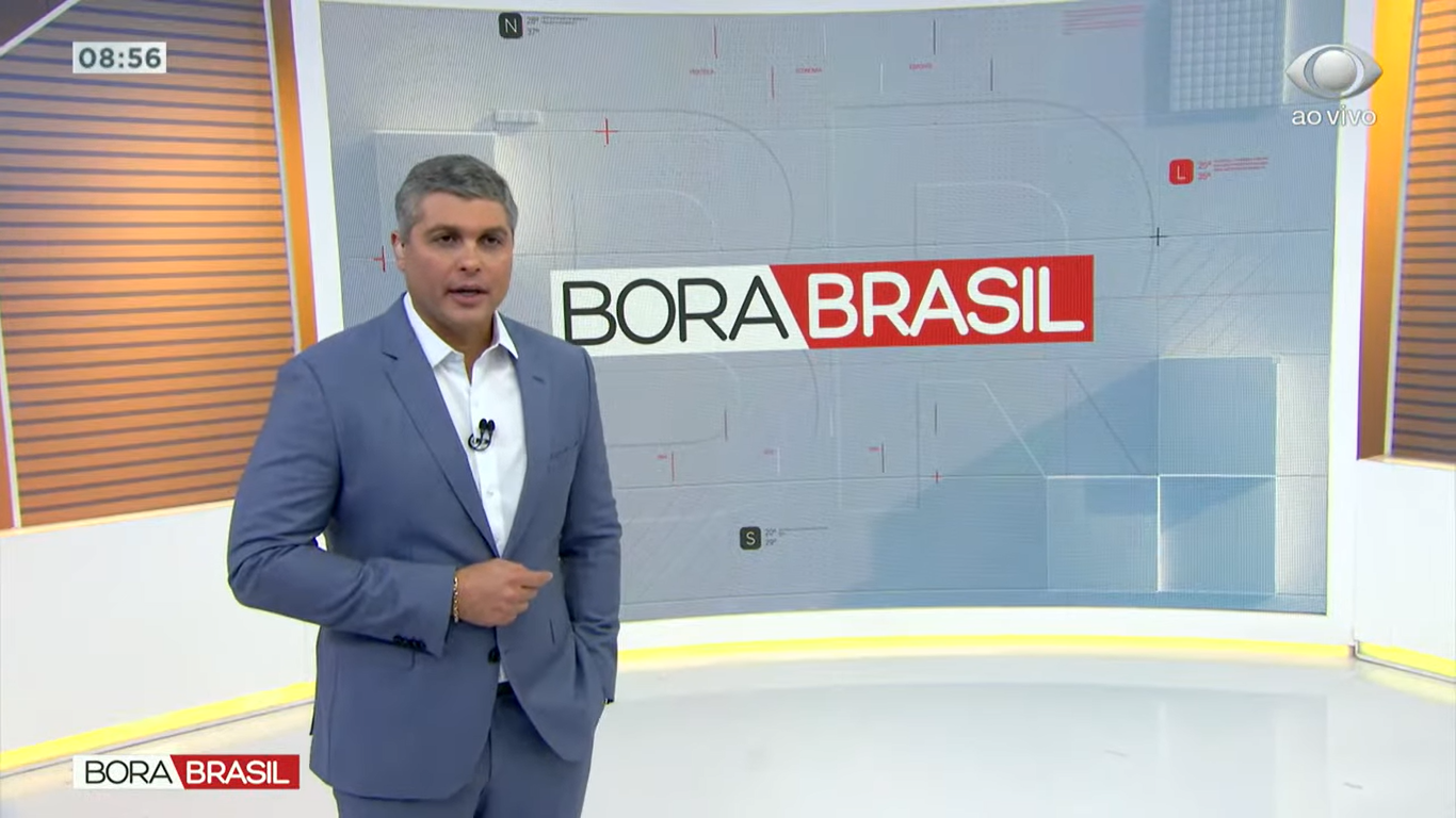 O apresentador Joel Datena é âncora do telejornal Bora Brasil, exibido diariamente ao vivo pela Band (Créditos: Reprodução)