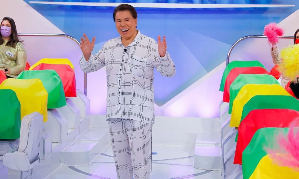 Patrícia Abravanel decidiu fazer uma emocionada declaração a Silvio Santos, após o pai aparecer somente de piajamas no SBT. Confira detalhes.
