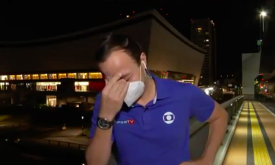 Repórter Tiago Medeiros recebe homenagem do filho, ao vivo no canal da Globo (Foto: Reprodução)